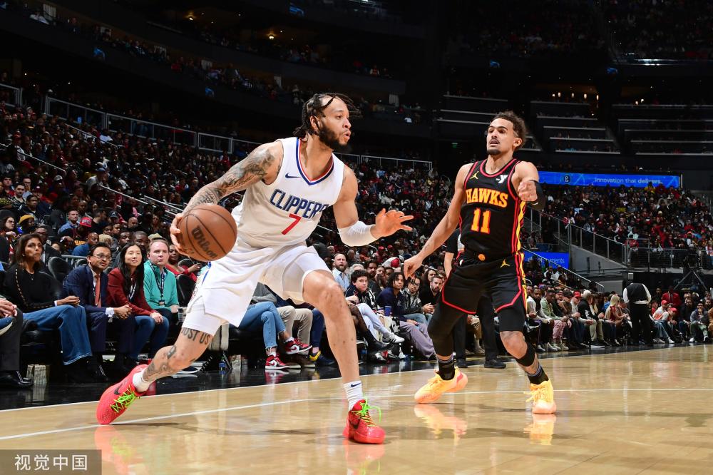 眼神坚定又 眼神坚定又